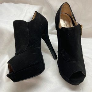 NEW rue 21 etc! Open Toe High Heel Platform Shoes Size 7 Black with Gold Zip.